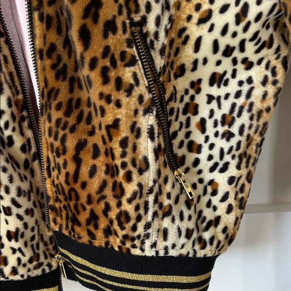 Women’s Leopard Print Jacket - Picture 2 of 4